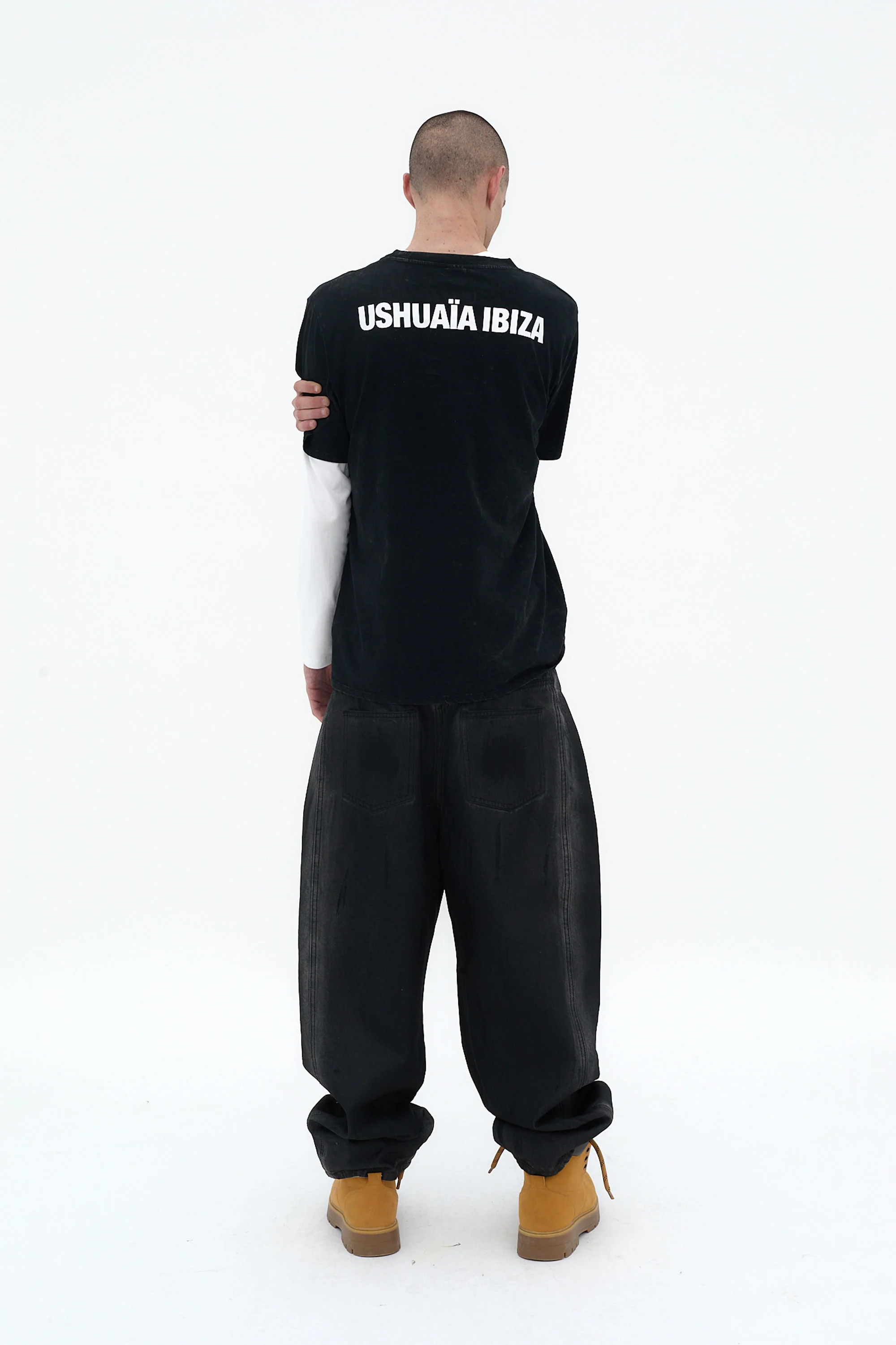 BASIC BLACK TEE - Image 3