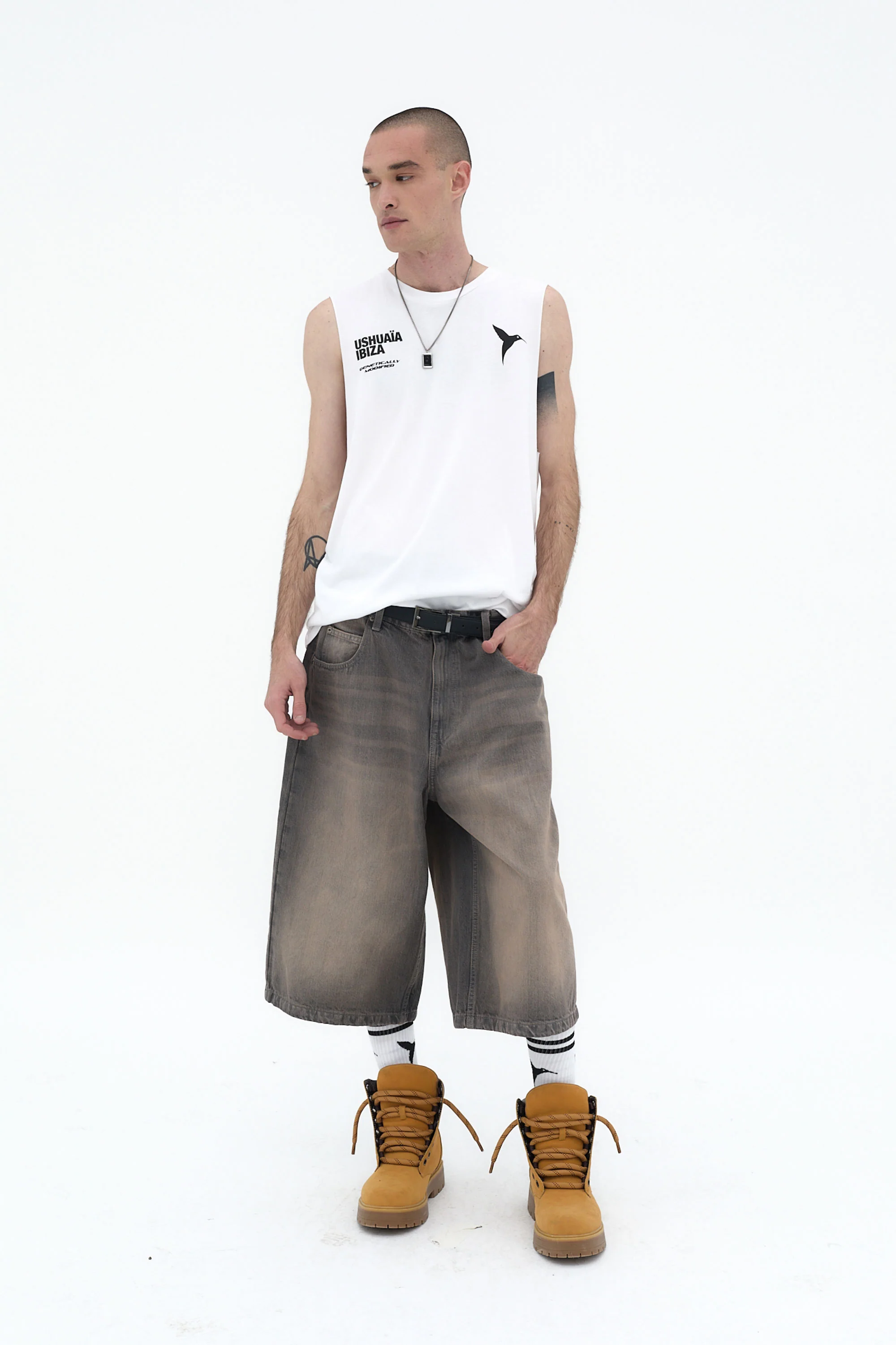 WHITE TANK 26